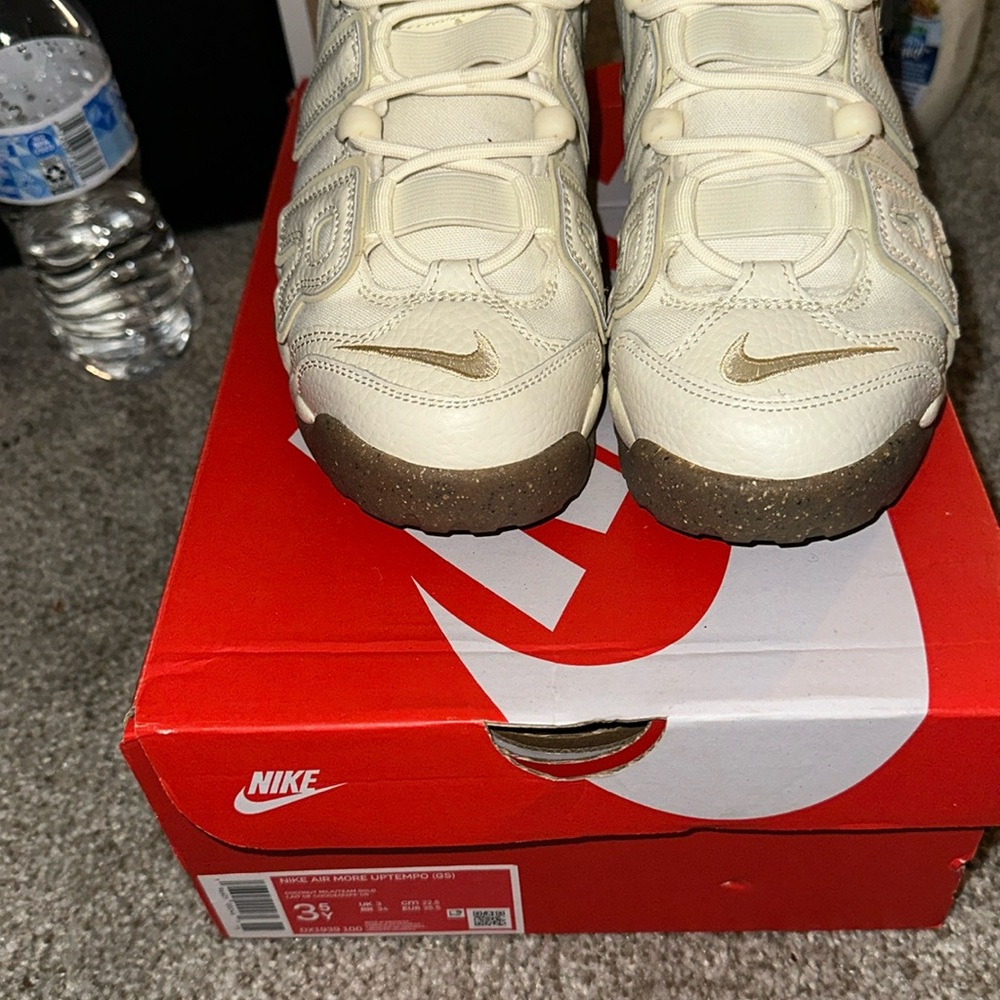 brand new with box uptempo size 3.5